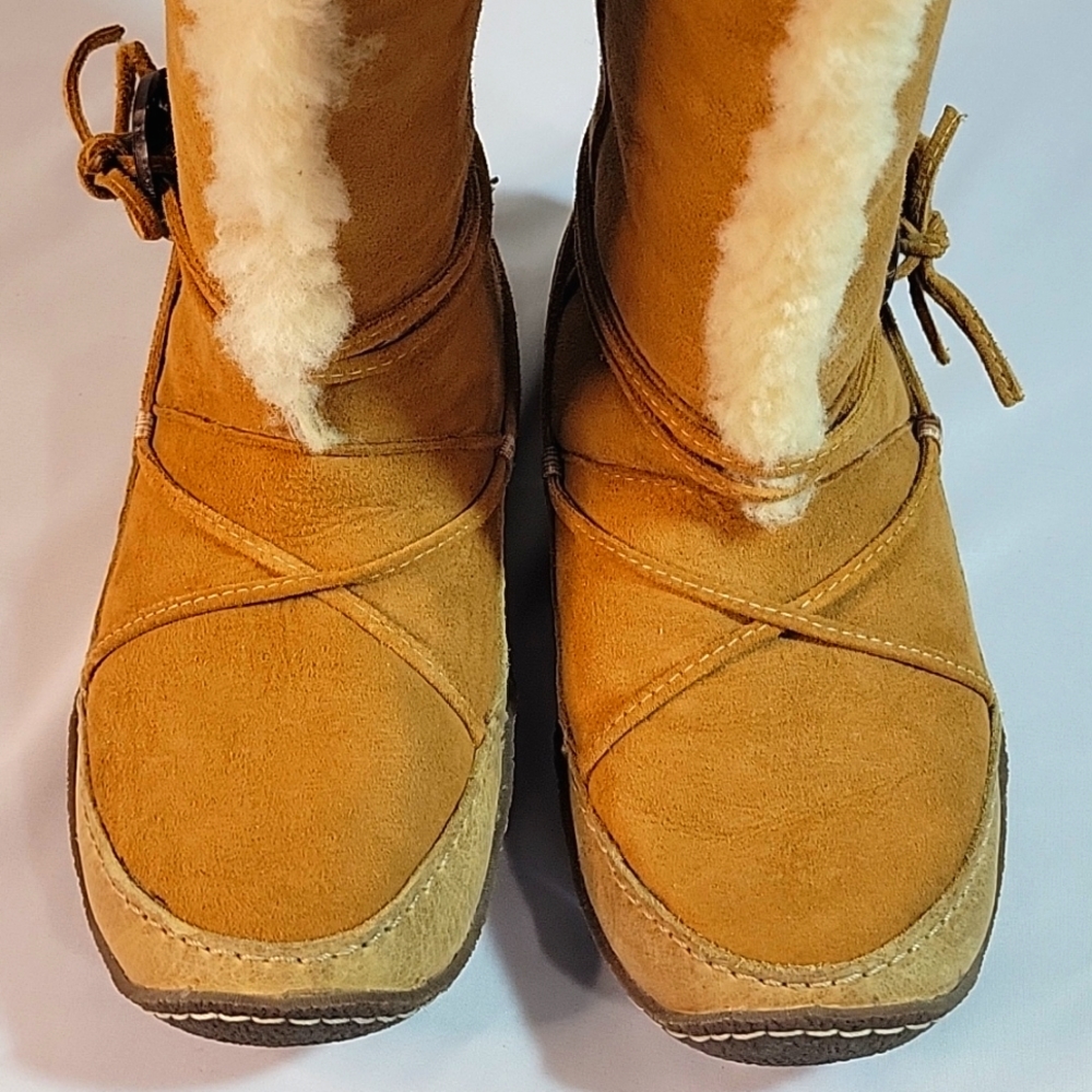 Sorel Tan Winter Boots with Cream Fur - Picture 4 of 12